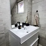 Zlatan Poolside 보산스카 그라디슈카