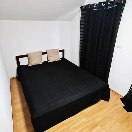 Villa Zlatan Poolside *