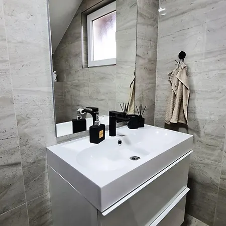 Zlatan Poolside Bosanska Gradiska