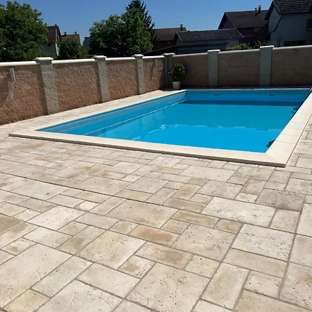 Zlatan Poolside Bosanska Gradiska