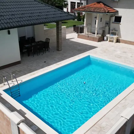 Zlatan Poolside Bosanska Gradiska
