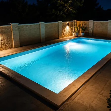 Villa Zlatan Poolside *